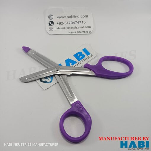 Universal scissors for household use