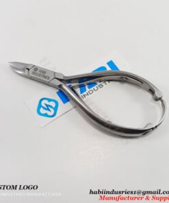 Ergonomic concave blade nail cutter